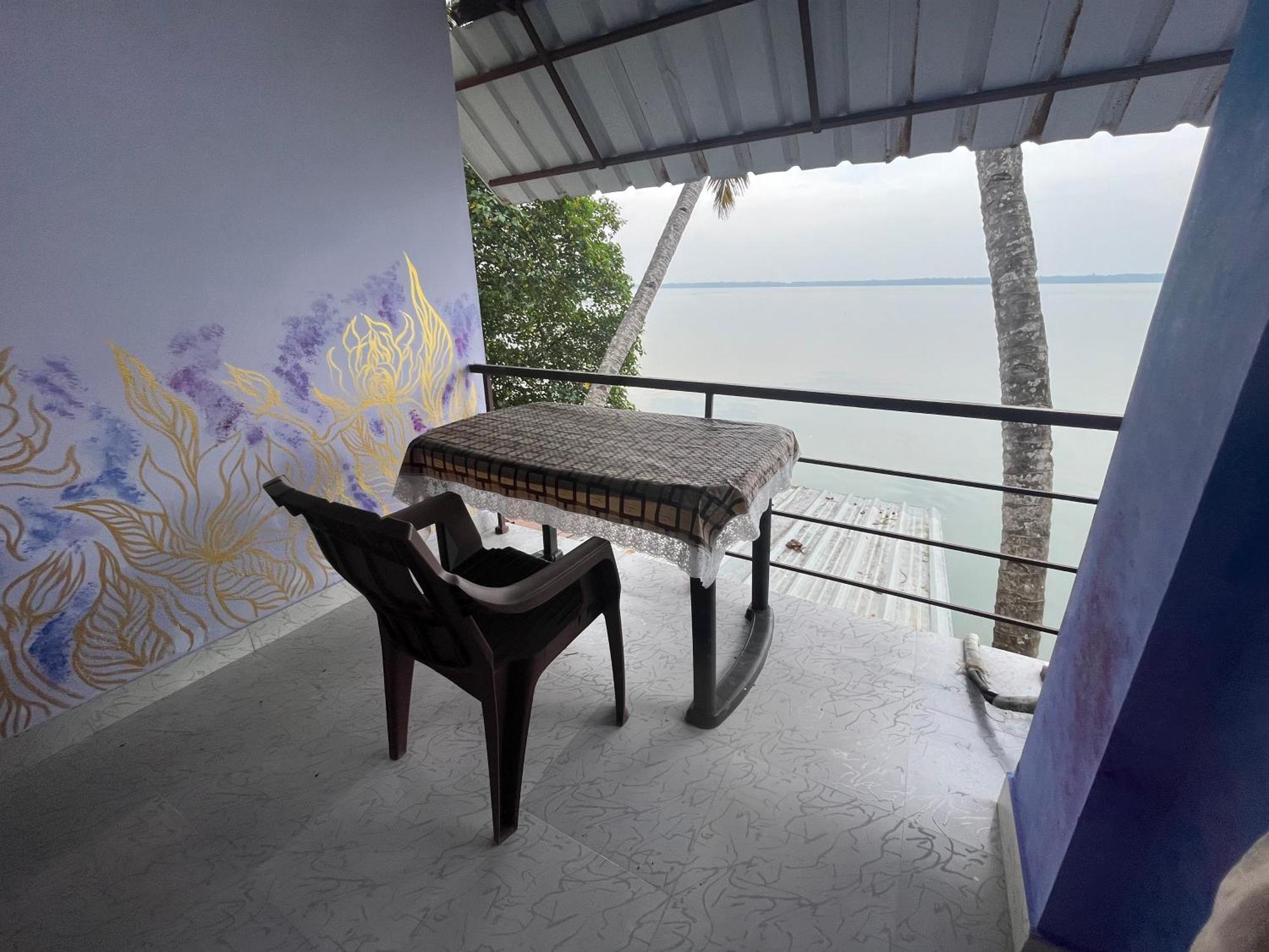 Santa Maria Hostel Munroe Island Mundrothuruth Bagian luar foto