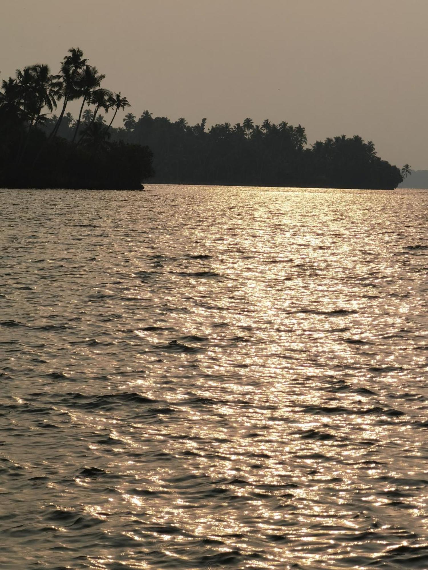 Santa Maria Hostel Munroe Island Mundrothuruth Bagian luar foto