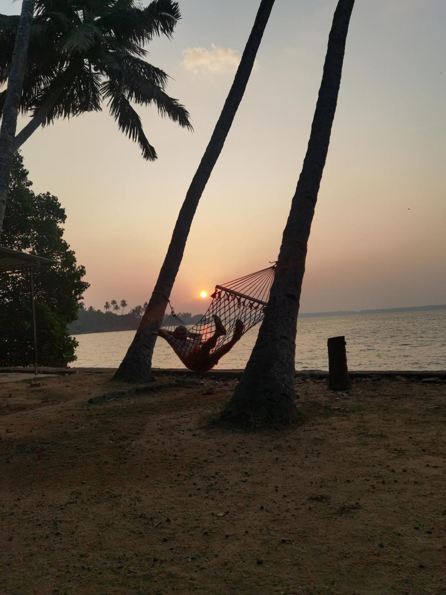 Santa Maria Hostel Munroe Island Mundrothuruth Bagian luar foto
