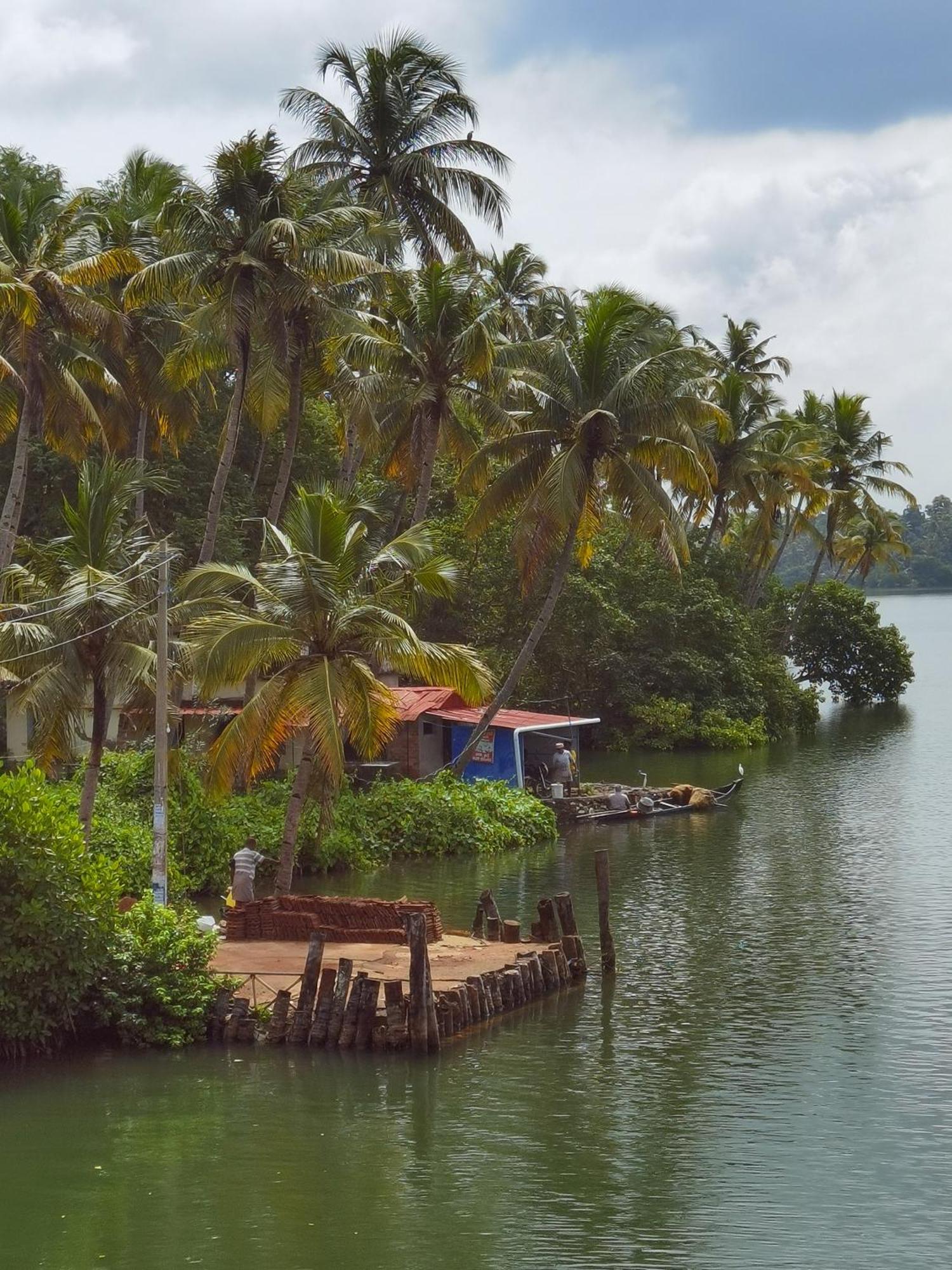 Santa Maria Hostel Munroe Island Mundrothuruth Bagian luar foto